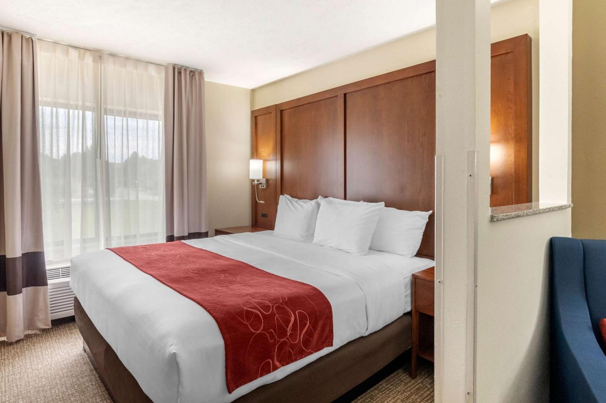 Comfort Suites Speedway - Kansas City Exteriör bild